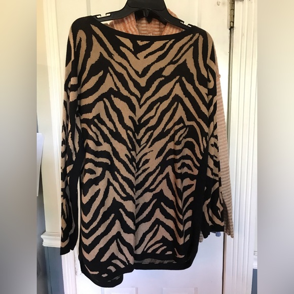 Cabi Dani Pullover Size M NWT - Picture 8 of 8